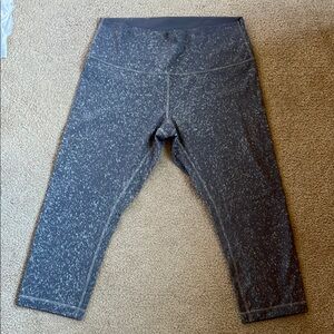 Lululemon Woman’s Grey Speckled capri Leggings